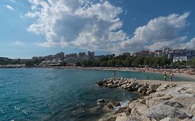 Luxury Rooms Near The Beach1
